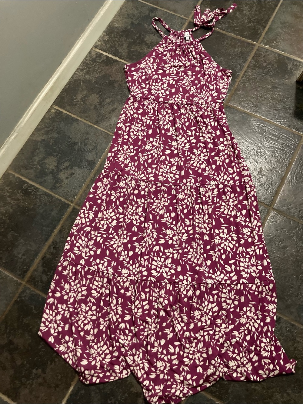 Maroon Tiered Maxi Dress with a White Floral Pattern Gilli Size L